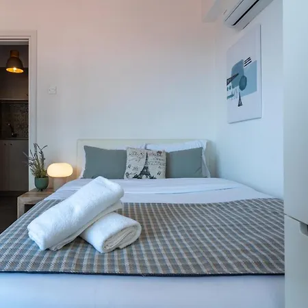 Burst W/ Balcony In Appartamento *