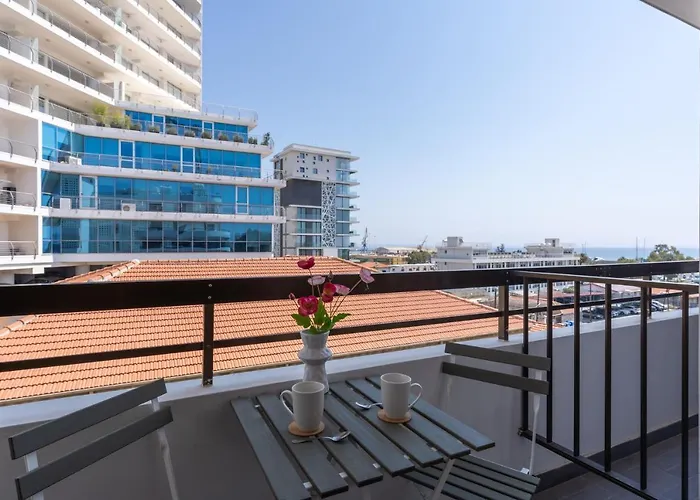 Burst W/ Balcony In Appartamento Larnaca