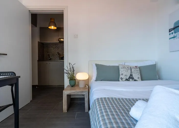 Appartamento Burst W/ Balcony In *