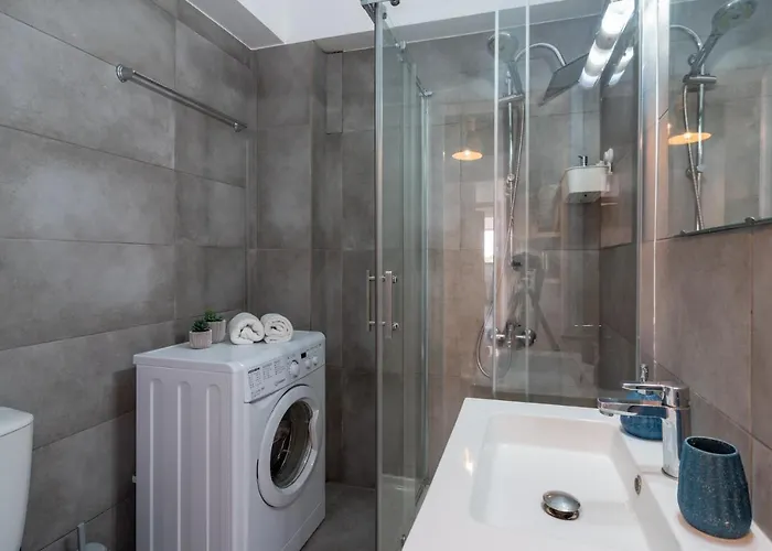 Burst W/ Balcony In Appartamento *