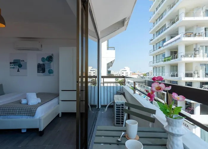 Appartamento Burst W/ Balcony In