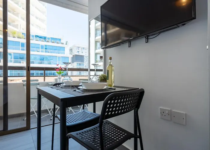 Appartamento Burst W/ Balcony In *