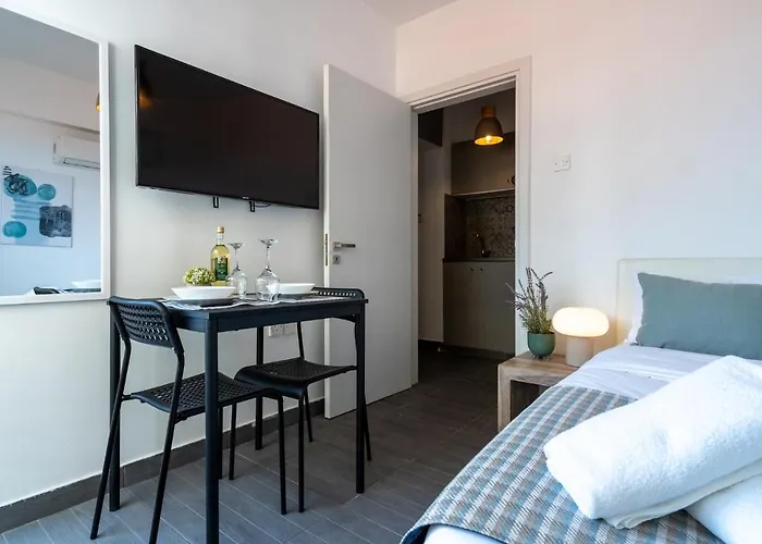 Burst W/ Balcony In Larnaca