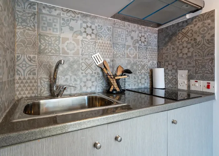 Burst W/ Balcony In *