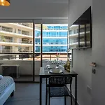 公寓 Burst W/ Balcony In *