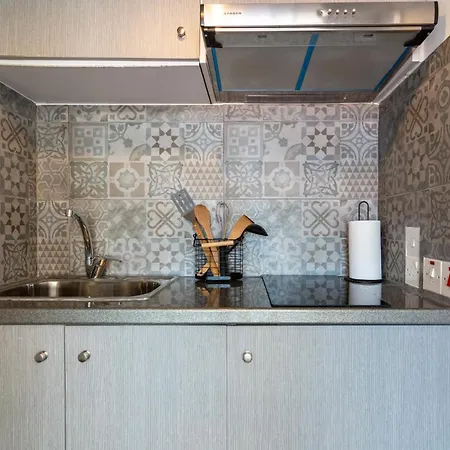 Διαμέρισμα Burst W/ Balcony In *