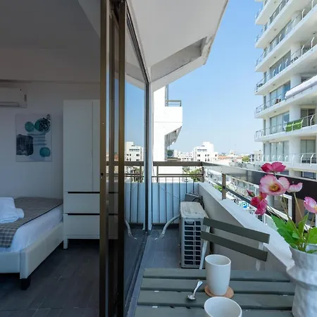 公寓 Burst W/ Balcony In