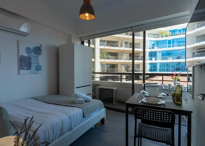 Burst W/ Balcony In Λάρνακα