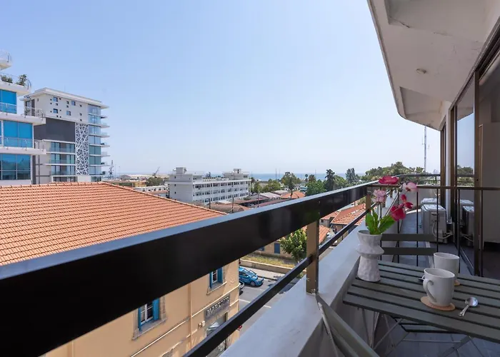 Burst W/ Balcony In * Λάρνακα